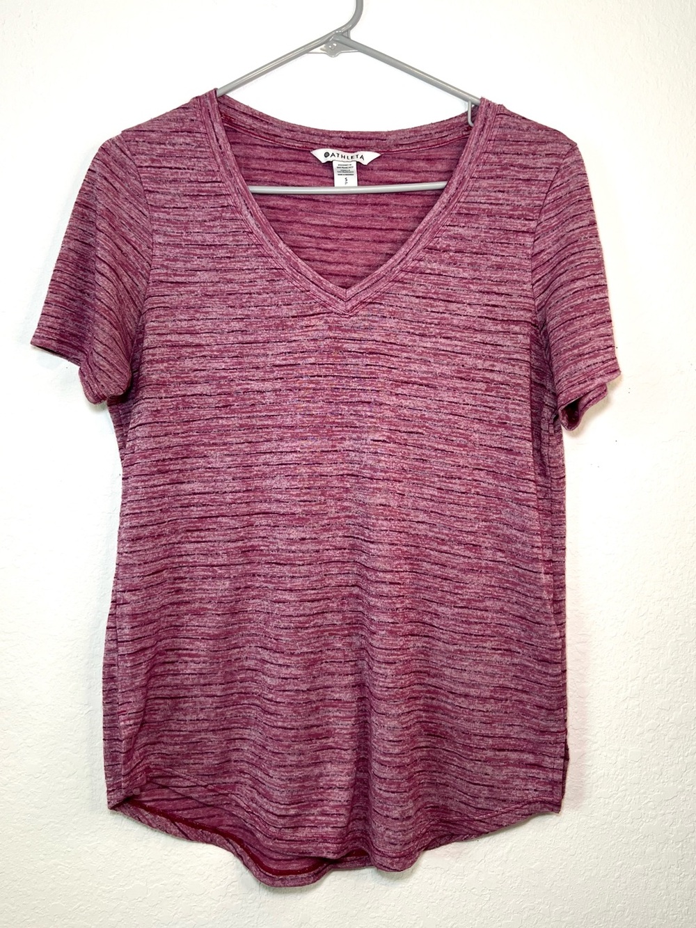 ATHLETA WOMENS LIGHT WEIGHT STRIPED V-NECK TEE Pink/Purple. Sport Top. Size S